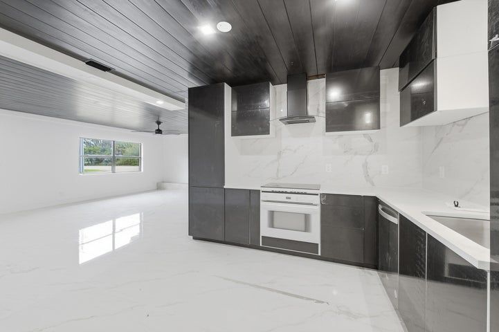Building Photo - 2529 Rainbow Dr