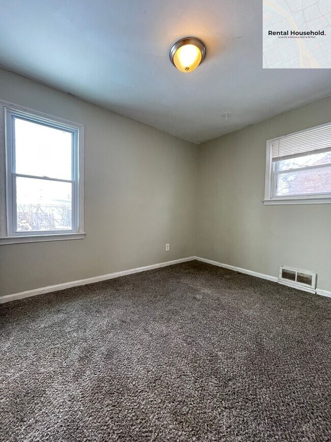 Building Photo - Beautiful 4 Bedroom Bungalow- Just $1300 a month