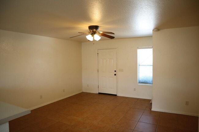 Building Photo - Great Home Great Price!