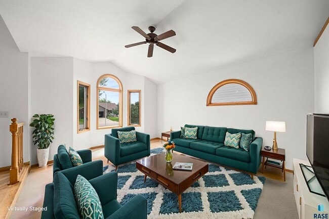 Building Photo - Charming Multi-Level Home! Large Backyard,...
