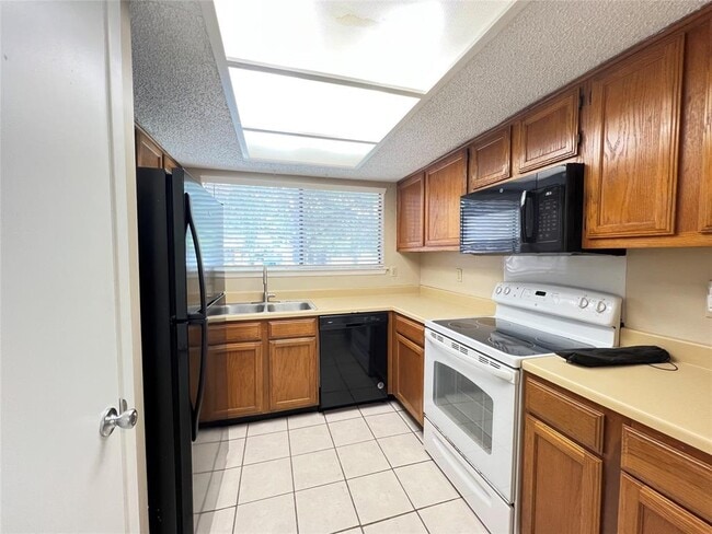 Building Photo - 13355 Water Oak Ln