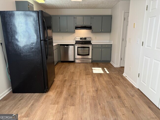 Building Photo - 160 2nd St