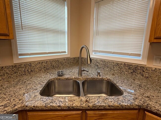 Building Photo - 175 River N Ct