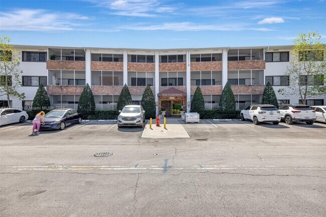 Building Photo - 2190 NE 51st Ct