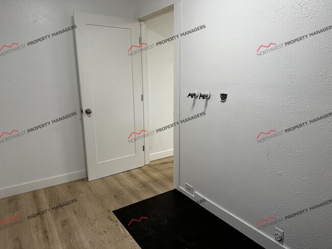 Building Photo - R58