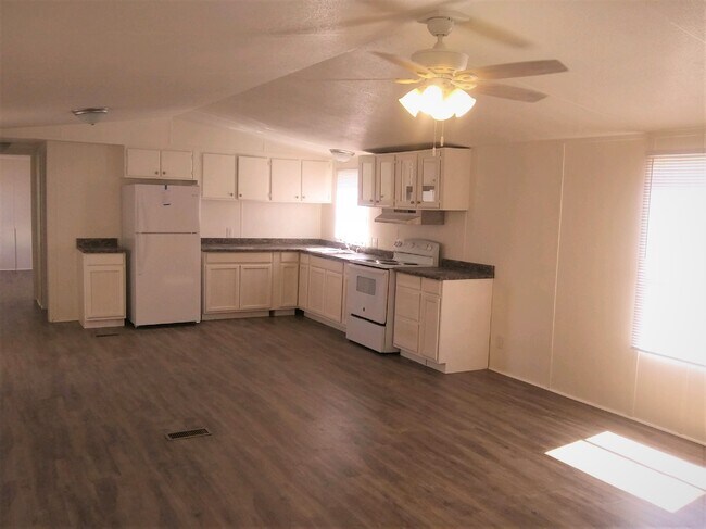Building Photo - Rancho Del Sol MHP