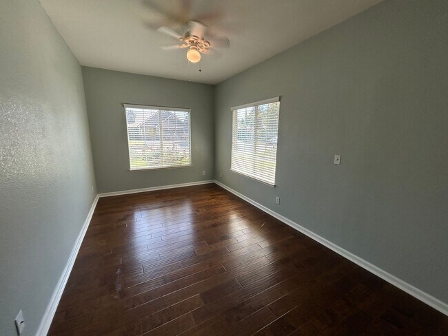 Building Photo - 5032 W Modoc Ave