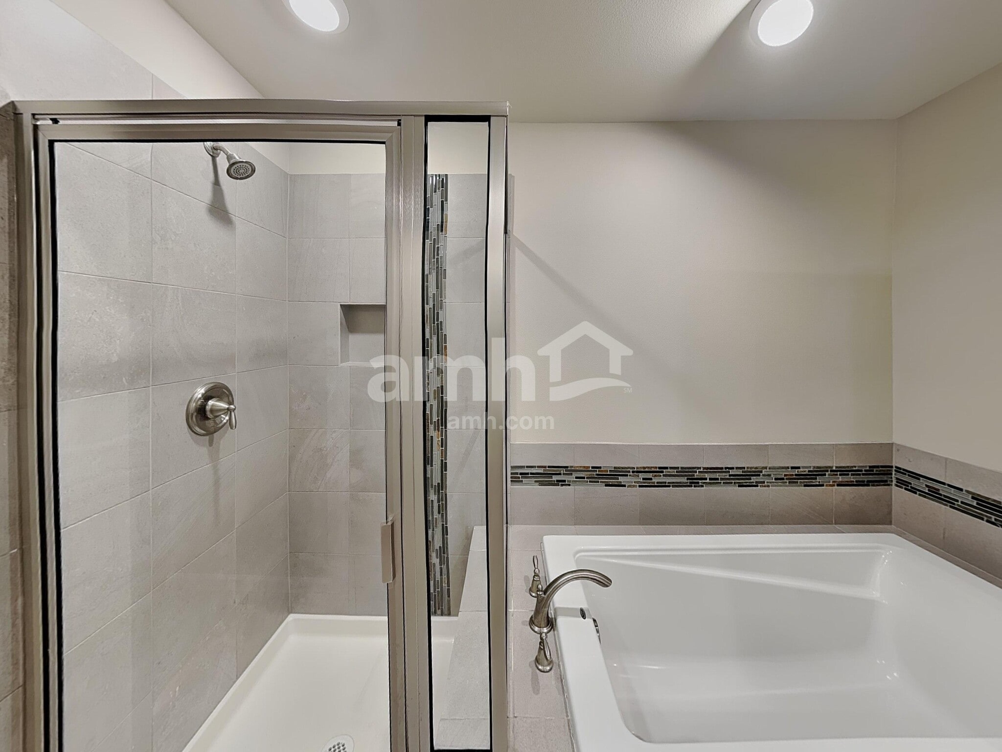 Building Photo - 5748 86th Dr NE