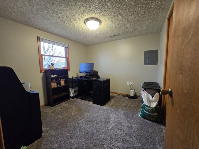 Building Photo - 2 Bedroom Home in Bloomington!