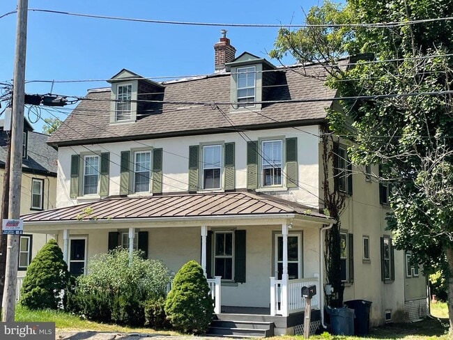 Primary Photo - 566 S Bethlehem Pike