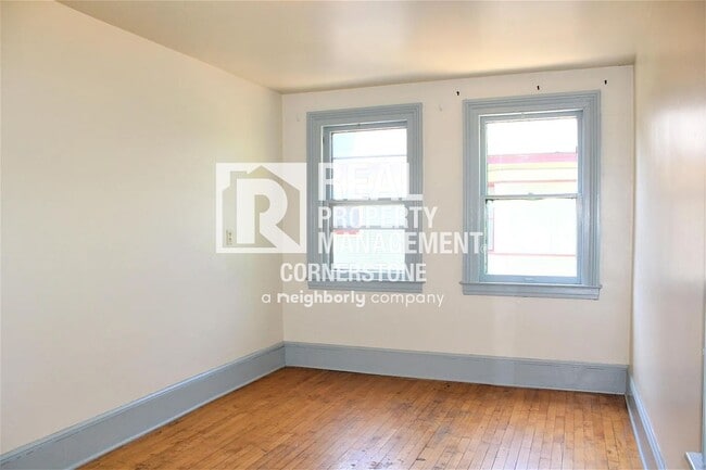 Building Photo - 808 W Kalamazoo Ave