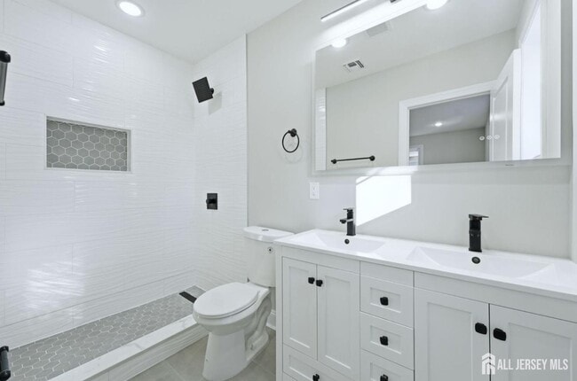 Building Photo - 46 Eppirt St