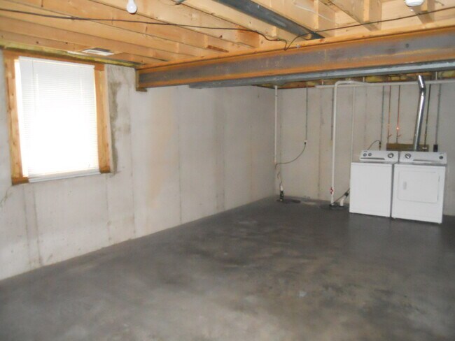 Building Photo - 322 Baker St