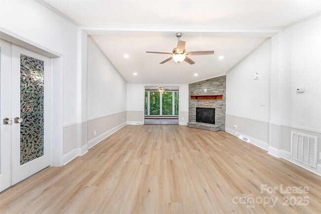 Building Photo - 4301 Eagle Chase Dr