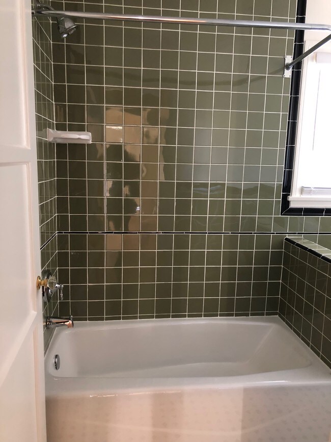 Building Photo - 316 N Bushnell Ave