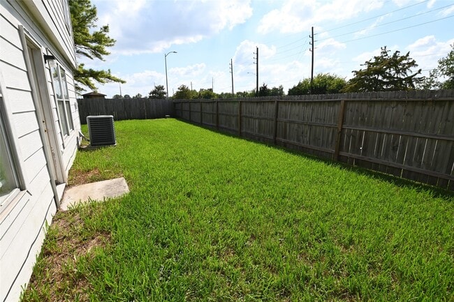 Building Photo - 8811 Baskove Dr