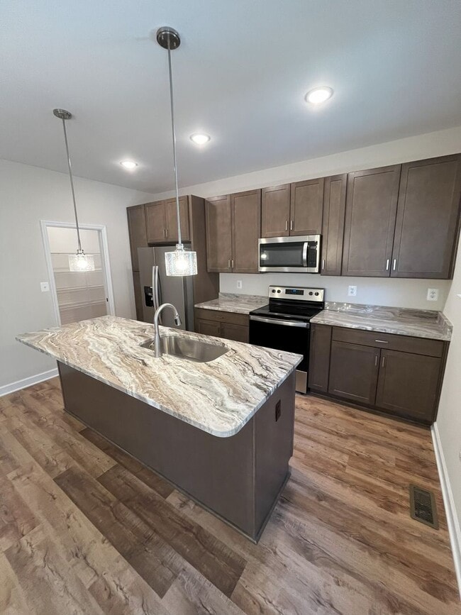 Building Photo - Luxury Townhome in Congers Creek
