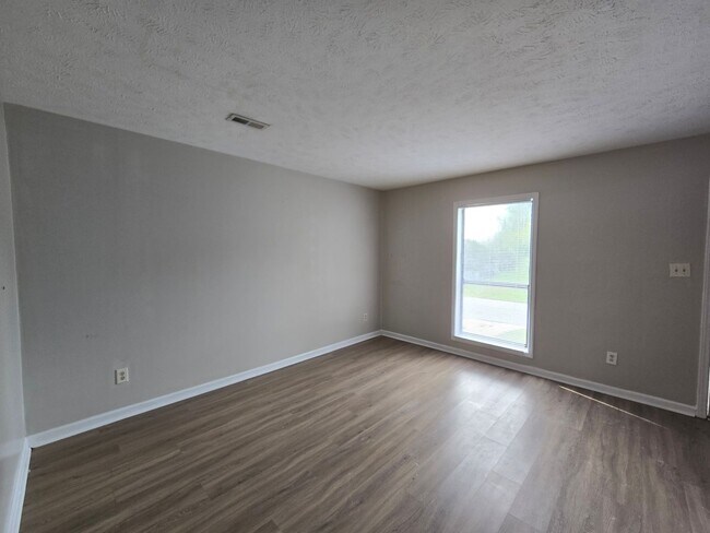 Building Photo - 5910 Aftonshire Dr