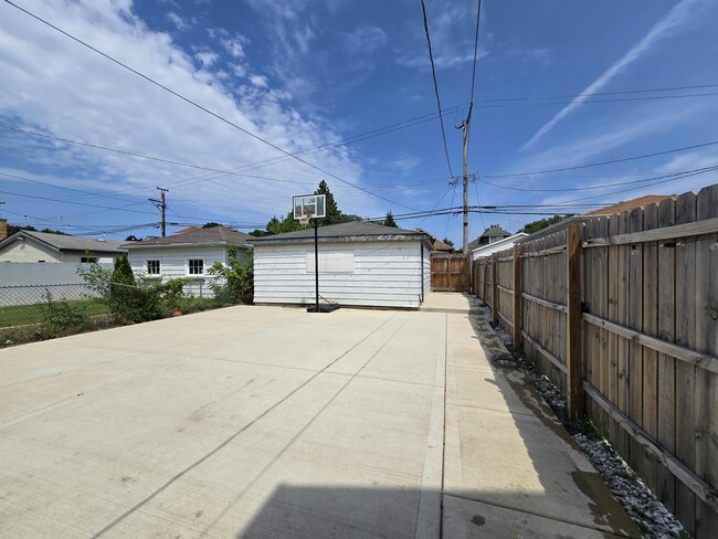 Building Photo - 4231 N Marmora Ave