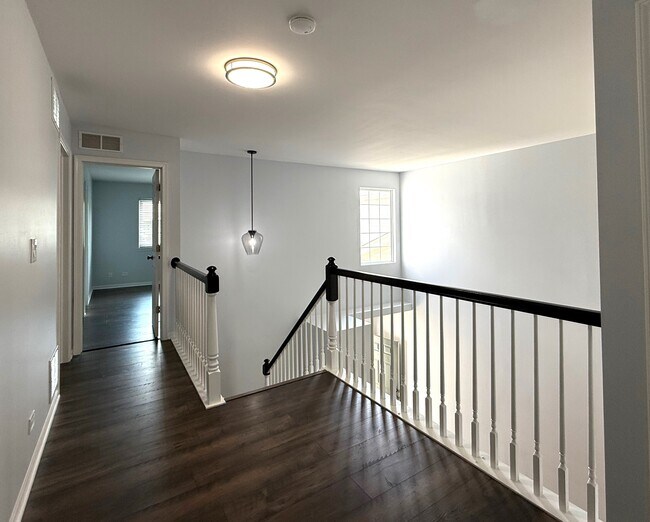 Building Photo - 924 Park Hill Cir
