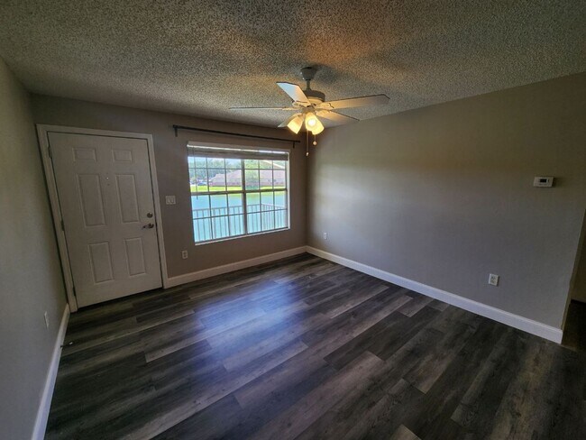 Building Photo - Water Front- 2nd Floor- 1 Bedroom 1 Bath f...