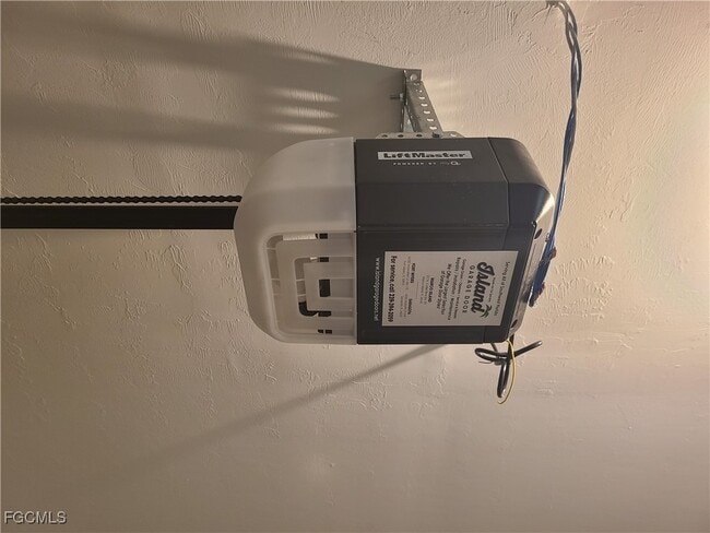 Building Photo - 1023 Caloosa Breeze Dr