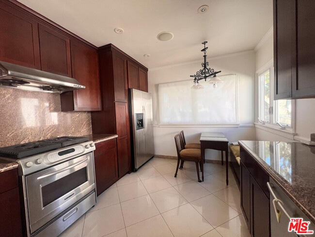 Building Photo - 2652 S Bedford St