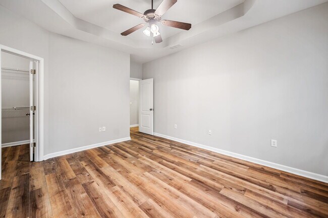 Building Photo - 82 Brookvalley Ct W