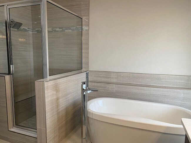 Building Photo - Modern 3 Br., 2.5 Ba., in NE Albuquerque