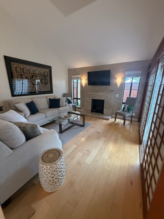 Building Photo - 19 Mission Plaza Dr