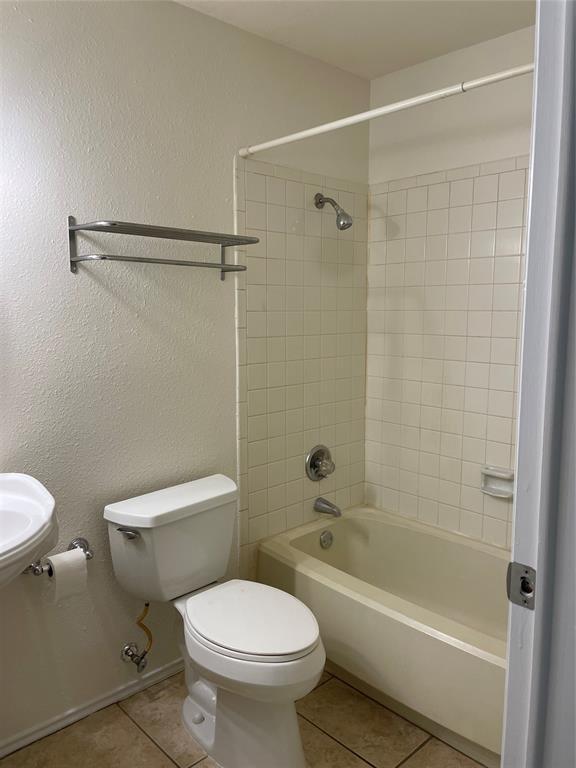 Building Photo - 21013 Highland Lake Dr