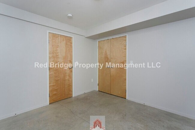 Building Photo - 2320 SE Morrison St