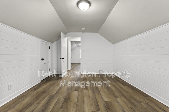 Building Photo - 864 Meadow Ln