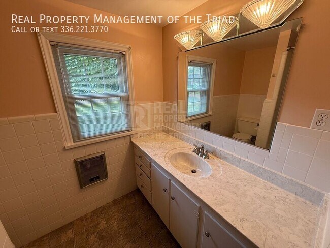 Building Photo - 3300 Anderson Dr