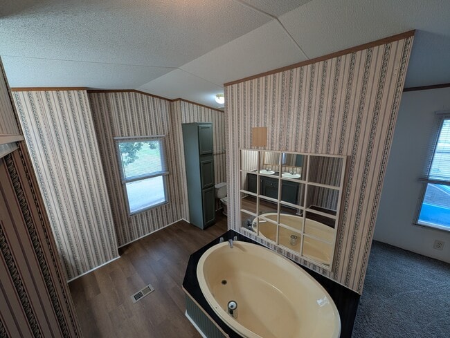 Building Photo - 51 Ransdell Ln