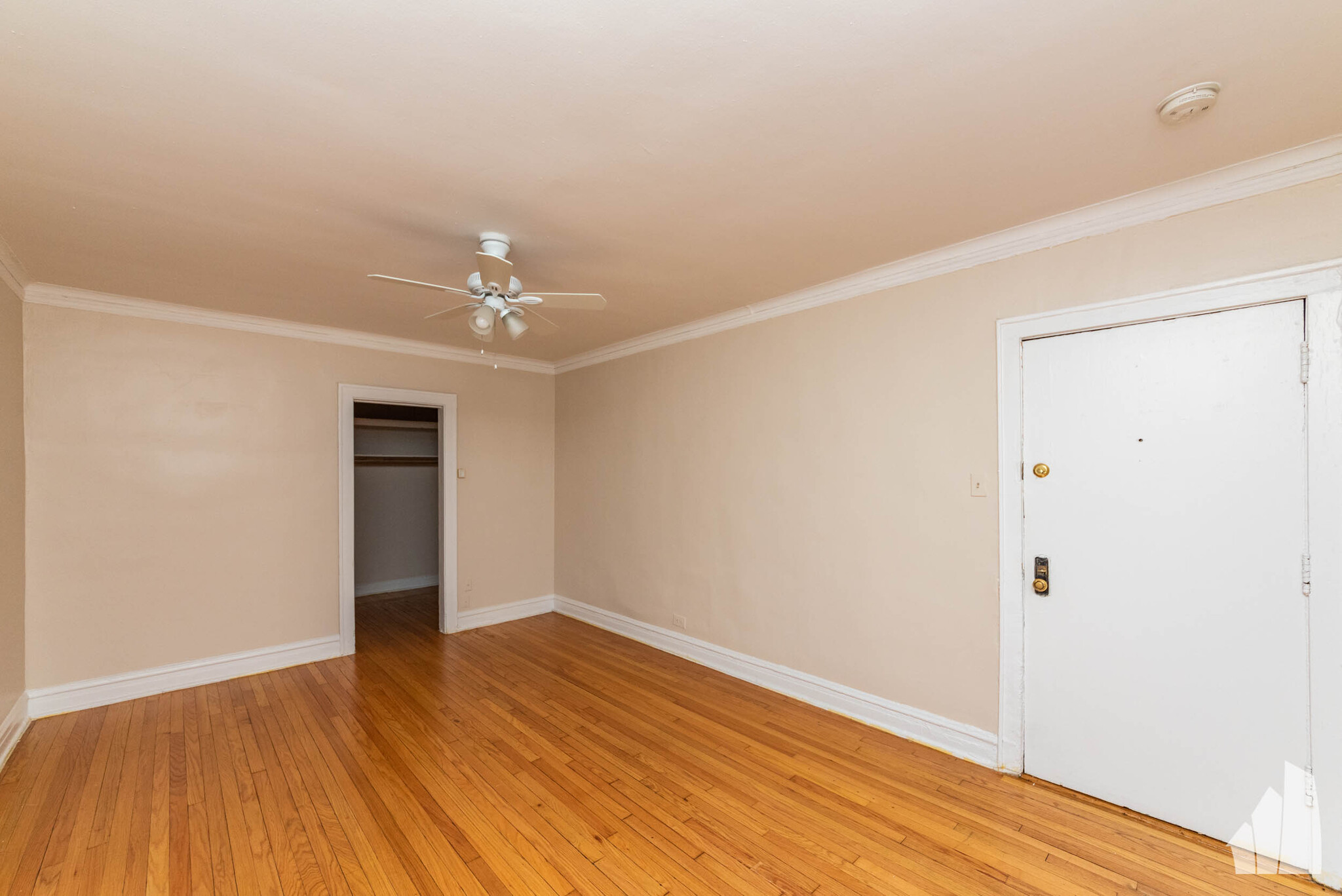 Building Photo - 1421 W Farwell Ave
