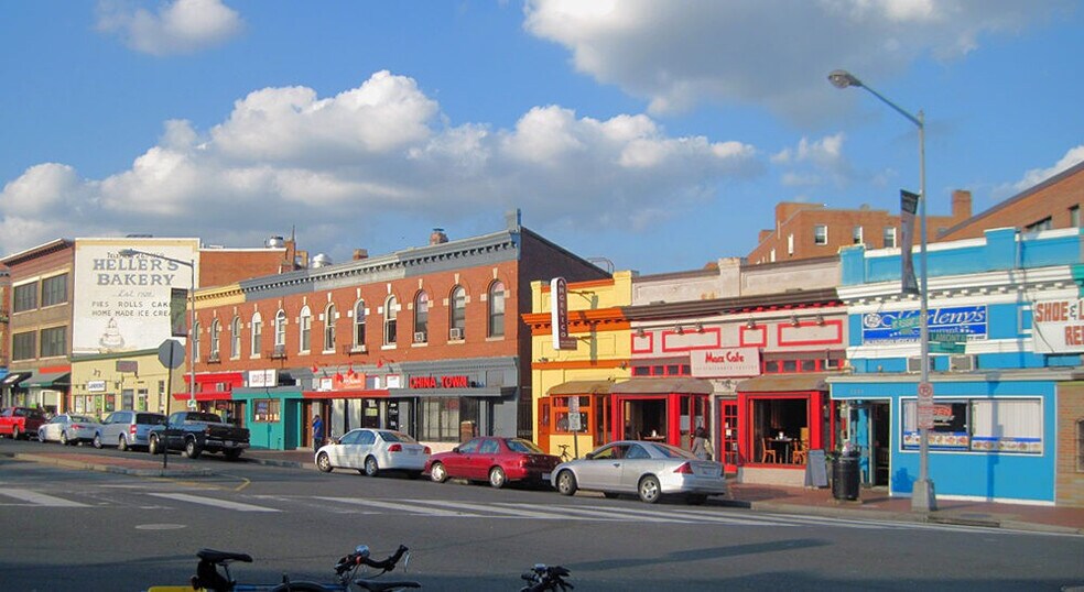 Building Photo - 1615 Kenyon St NW