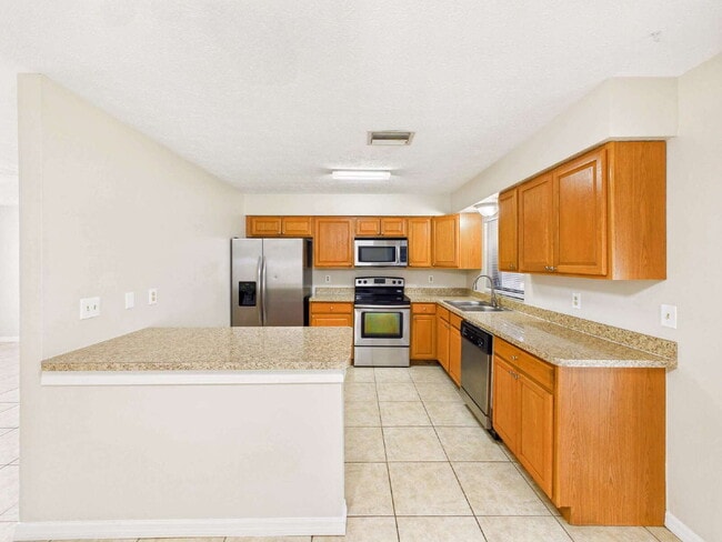 Building Photo - Single-Family Home in Fort Myers | 3 Beds,...