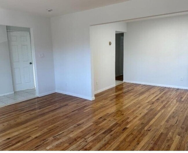 Building Photo - 62 Graywood Rd