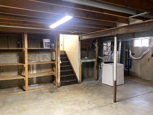 Building Photo - "Charming 3-Bed Oasis with 2 Full Baths in...