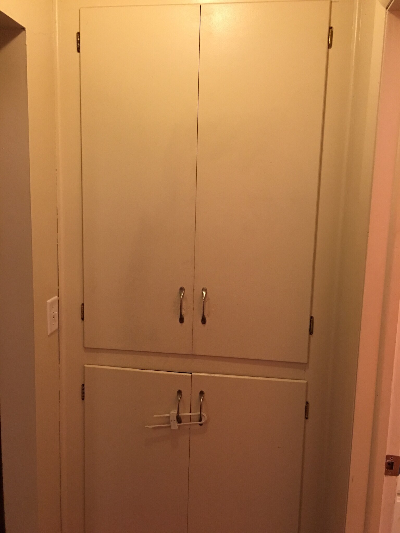 Hall Closet - 5810 Wilshire Boulevard