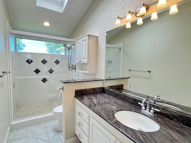 Building Photo - Stunning *VIEW* home for rent in desirable...