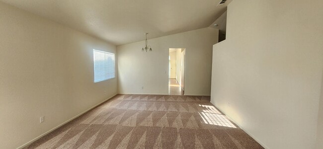 Building Photo - 3 Bedroom Elk Grove Home