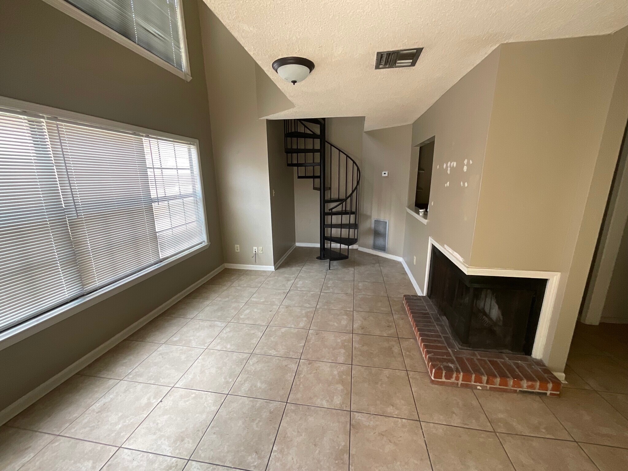 Building Photo - 107 Coulee Dr