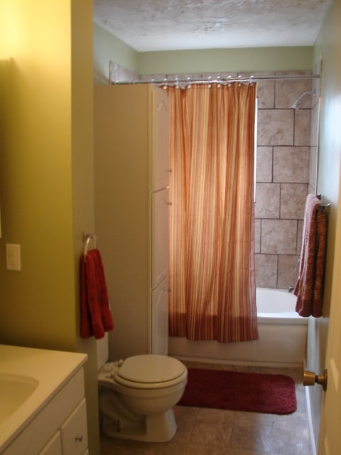 Bath Room - 2028 Levin St