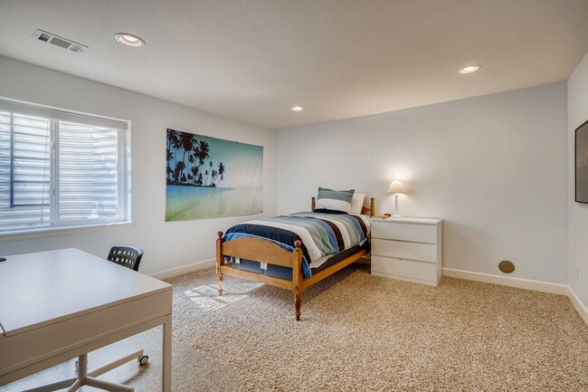 Building Photo - 1020 Ulster St