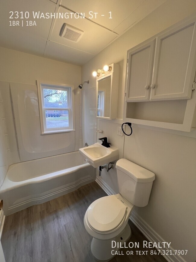 Building Photo - 2310 Washington St