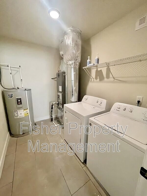 Building Photo - 2413 Carrington St