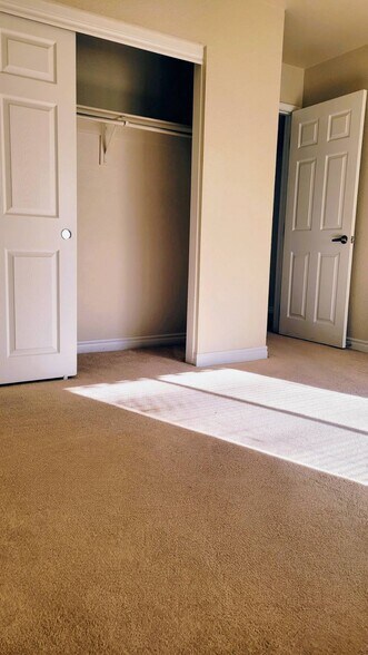 Building Photo - 5251 Indian River Dr