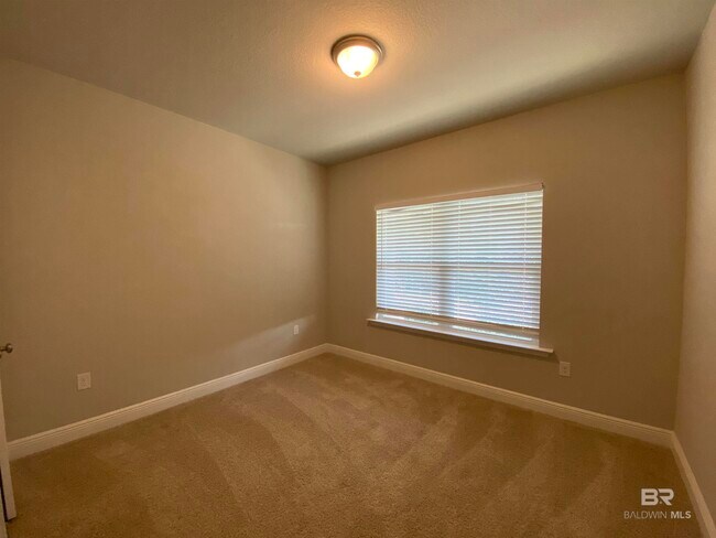 Building Photo - 9102 Diamante Blvd